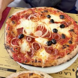 La Grotta di Leo - Pepperoni, onion and olive pizza