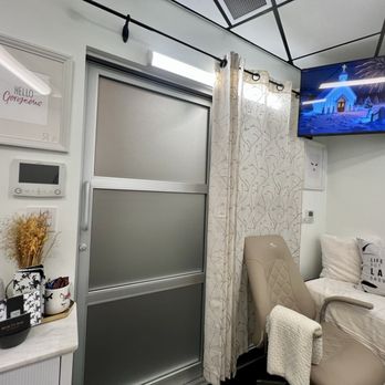 Katelyn Eyelash Extensions - Private suite - Eyelash Service Near Me - Newport Beach, California Katelyn Eyelash Extensions - Private suite - Eyelash Service Near Me - Newport Beach, California