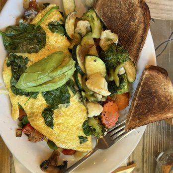 833 Brick Cafe - Vegetarian Omelette, Steamed Vegetables and a side order Sausage patties - American Near Me - Livermore, California