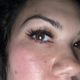 Top and bottom, 1 week old lashes still look great! Top and bottom, 1 week old lashes still look great!