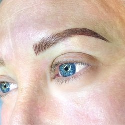 The Beauty Mark - Brow Queen B - Microblading/microshading