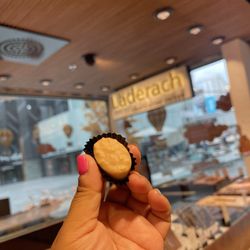 Läderach - I wish you a day so sweet as this chocolates at Läderach.