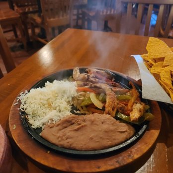 Las Palomas Restaurant & Bar - Chicken Fajitas - Mexican Near Me - Austin, Texas Las Palomas Restaurant & Bar - Chicken Fajitas - Mexican Near Me - Austin, Texas