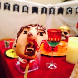 The Cake Palace - The chocolate exterior of the cake pop really held its shape well.