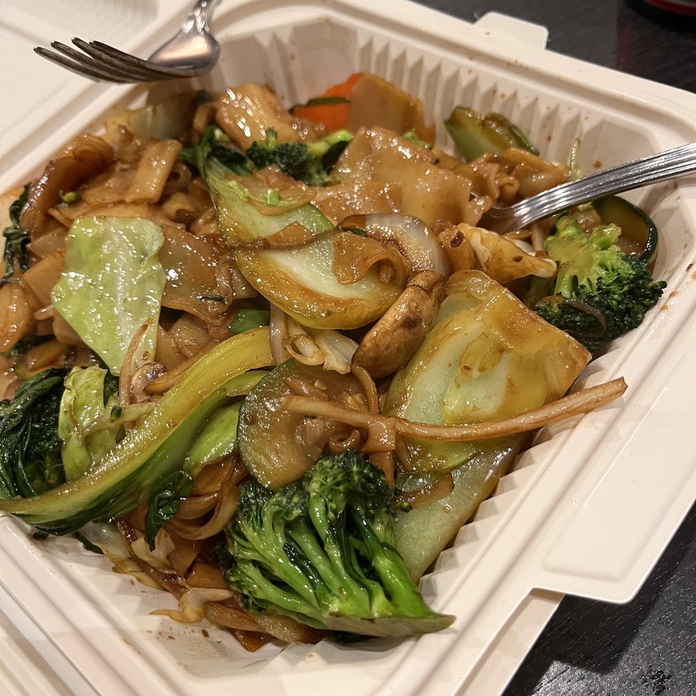 Veggie Garden - Basil chow fun - Vegan Near Me - Mountain View, California Veggie Garden - Basil chow fun - Vegan Near Me - Mountain View, California