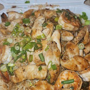 Peruvian Brazas - Chaufa with chicken and shrimp (regular size) - Peruvian Near Me - Newark, New Jersey Peruvian Brazas - Chaufa with chicken and shrimp (regular size) - Peruvian Near Me - Newark, New Jersey