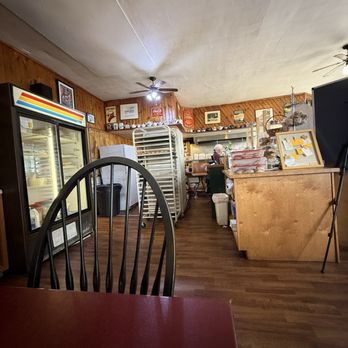 Teapot Dome - Counter area where orders are placed. - Breakfast & Brunch Near Me - Paw Paw, Michigan