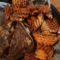 Dublin's Crossing - Reuben and sweet potato fries