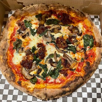 FTH Pizza - Mushroom, kale and pancetta onion jam - Pizza Near Me - Williamsburg, Virginia FTH Pizza - Mushroom, kale and pancetta onion jam - Pizza Near Me - Williamsburg, Virginia