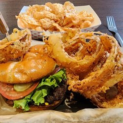 Davy Crockett Grill - Small hamburger with onion rings