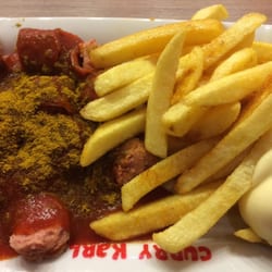 Curry Karl - Krakauer als Currywurst mit Pommes 5,20€
