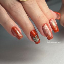 Adriana Vega Nails Salon & Academy - Servicio manicura, nail art autumn
