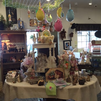 Golden Acorn Gifts - Flowers & Gifts Near Me - Wrightwood, California Golden Acorn Gifts - Flowers & Gifts Near Me - Wrightwood, California