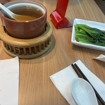Claypot King - Soup- bland, weird bitter taste The broccolini is ok, but it's a cold dish - Chinese Near Me - New York, New York Claypot King - Soup- bland, weird bitter taste The broccolini is ok, but it's a cold dish - Chinese Near Me - New York, New York