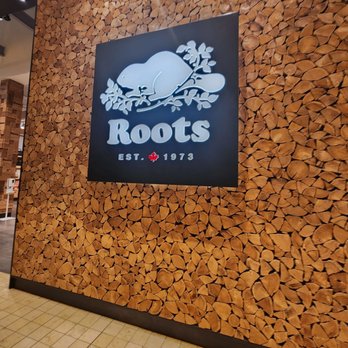 Roots - Yorkdale - Leather Goods Near Me - Toronto, Ontario