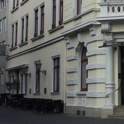 Frühlingshotel - Seitenansicht