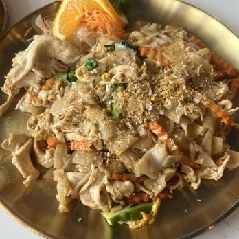 Thai Samurai - Pad see ew - Thai Near Me - Nashville, Tennessee