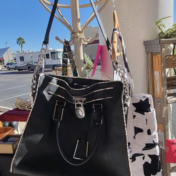 The Rustic Hutch - Gift Shops Near Me - Mesa, Arizona