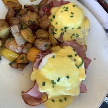 Driftwood Kitchen - Eggs Benedict with ham - Seafood Near Me - Laguna Beach, California Driftwood Kitchen - Eggs Benedict with ham - Seafood Near Me - Laguna Beach, California