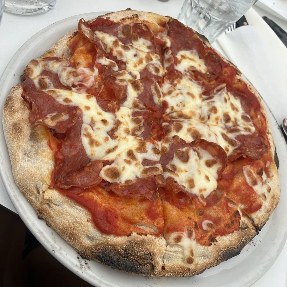 Restaurant La Rouvenaz - Diavola Pizza - Italian Near Me - Montreux, VD