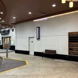 Barnes & Noble - Entrance to B&N from the parking garage