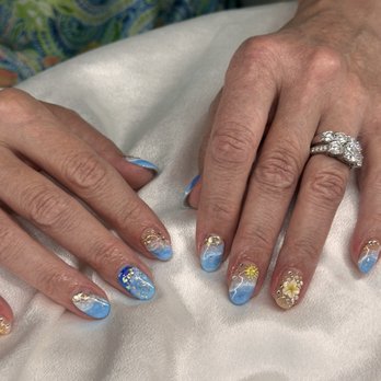 Moana Nails - Chloe - such an artist! - Nail Salons Near Me - Honolulu, Hawaii
