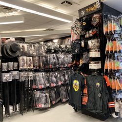 Spirit Halloween - 09/03/22 Huge Halloween Store