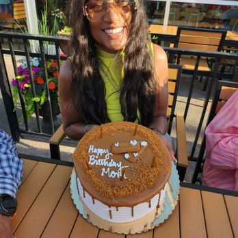 Divine Dessert By Rena - Happy Birthday Mom' message make it perfect. A huge thank you to Divine Dessert for the incredible creation! - Bakeries Near Me - Dearborn Heights, Michigan