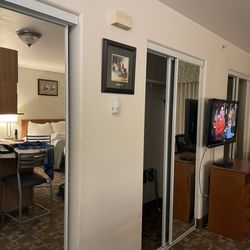 Alaska's Select Inn Motel - Closets