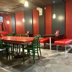 Gasparillas Pizzeria - Inside