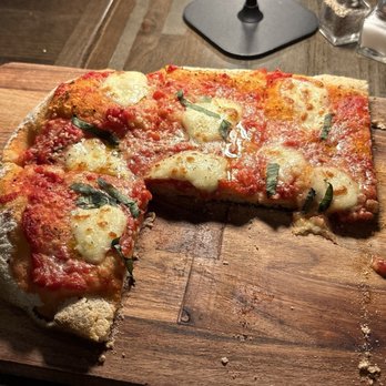 Lavagna Of Suffern - Gluten Free Margarita Pizza - Wine Bars Near Me - Suffern, New York