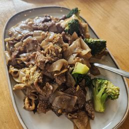 Pad see ew. Very good my kids loves it Pad see ew. Very good my kids loves it