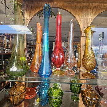 An Unexpected Treasure Hunt - Mcm colored glass - Antiques Near Me - Birch Run, Michigan