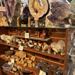 The Rock Shop - Large specimen, gem carvings, shiva lingam, honey calcite, and much more