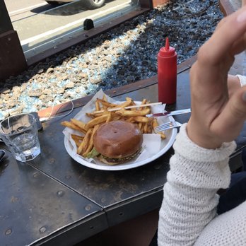 Shell Beach Brewhouse - Vegan burger absolutely delicious - Gastropubs Near Me - Pismo Beach, California