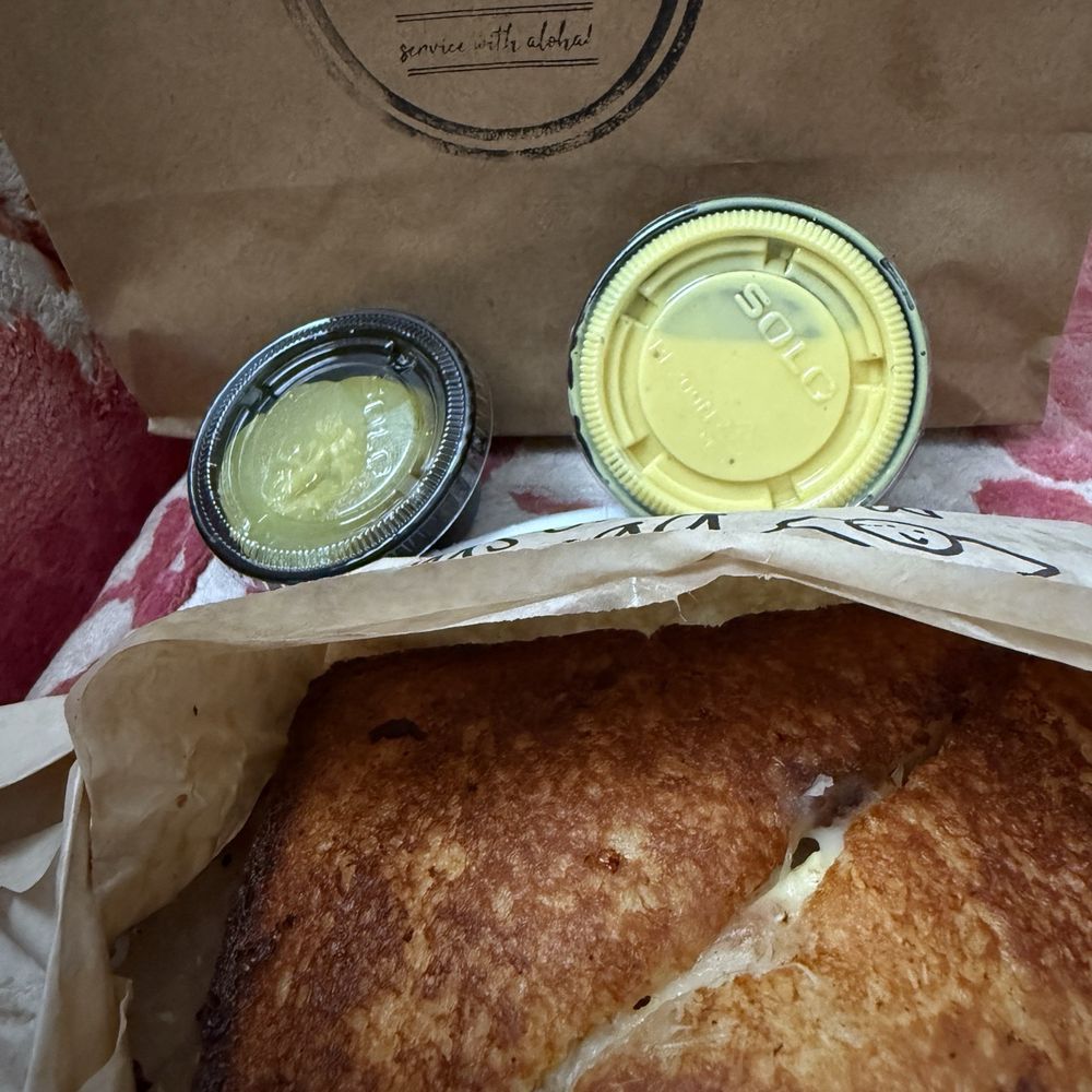 Honolulu Bistro - Pastrami sandwich with pickles and tasty mustard - Hawaiian Near Me - Honolulu, Hawaii