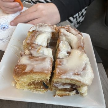 Cafe Sapientia - Cinnamon roll - Coffee & Tea Near Me - Oak Park, California
