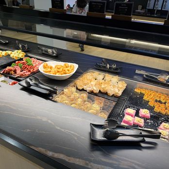 Strata Lounge - Food - Airport Lounges Near Me - Auckland, AUK