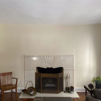 Modern Masters Painting - After: flat white ceiling, oak baseboard, B Moore Navajo White on walls - Painters Near Me - Park Ridge, Illinois Modern Masters Painting - After: flat white ceiling, oak baseboard, B Moore Navajo White on walls - Painters Near Me - Park Ridge, Illinois