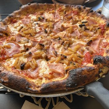 Point Break Pizza & Panini - Hawaiian pizza. - Pizza Near Me - Wailuku, Hawaii Point Break Pizza & Panini - Hawaiian pizza. - Pizza Near Me - Wailuku, Hawaii