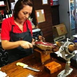 Juan Macias Jabugo - The expert slicer doing her thing
