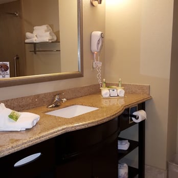 Holiday Inn Express Crystal River - Clean, orderly bathroom - Hotels Near Me - Crystal River, Florida
