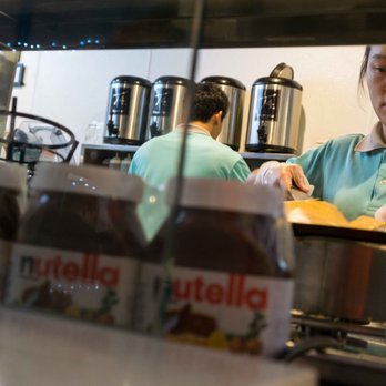T4 - staffer working on a crepe. - Bubble Tea Near Me - Sacramento, California T4 - staffer working on a crepe. - Bubble Tea Near Me - Sacramento, California