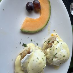 Crab Cakes Benedict