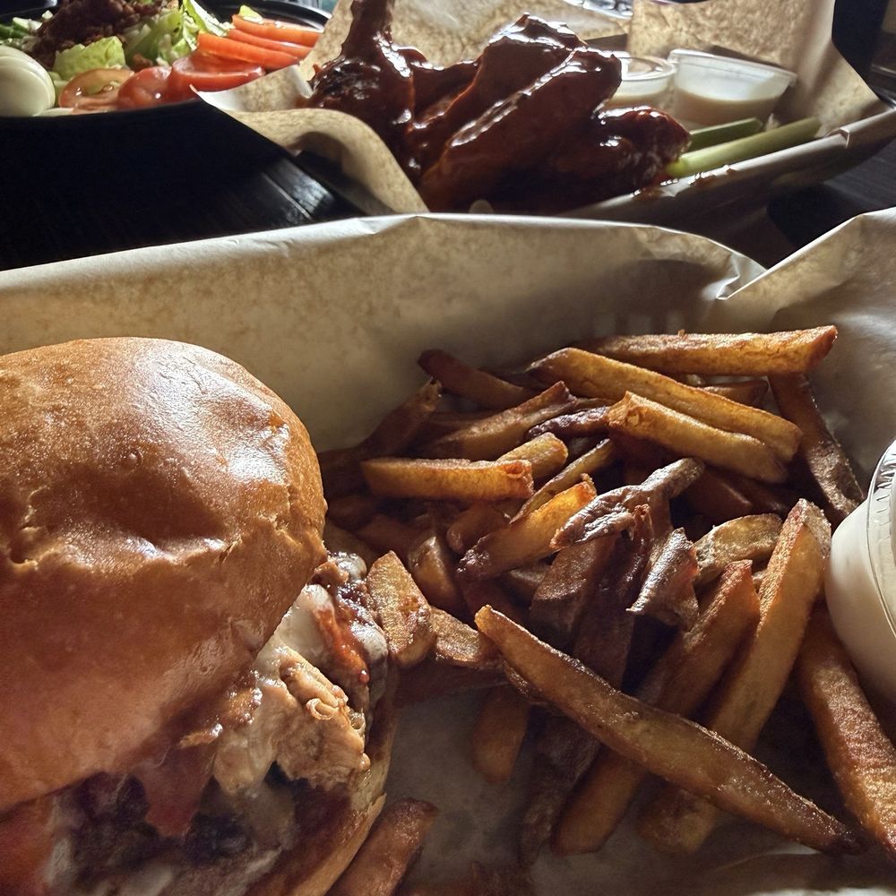 Everett's - BBQ Pulled Pork & Bacon Burger Meal - American Near Me - Omaha, Nebraska