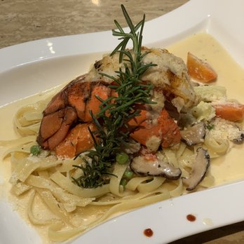 Tiny Pyramid - Poached Lobster - Cafes Near Me - Honolulu, Hawaii