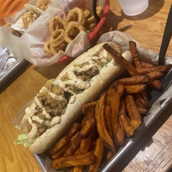 Savannah Seafood Shack - Fried Oyster Po' Boy - Seafood Near Me - Savannah, Georgia