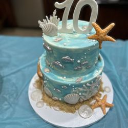 Sweet Art Bakery - Chocolate cake with chocolate buttercream filling. Each of the shells and fish were made with white chocolate! Simply divine!!!