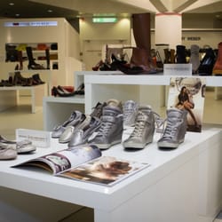 SHOE REPUBLIC