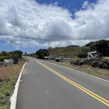 Bullys Burgers - Wide empty road - New American Near Me - Kula, Hawaii
